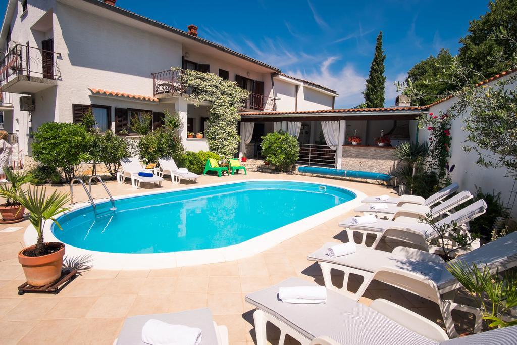 Апартаменты With Private Pool And Arbor Малинска